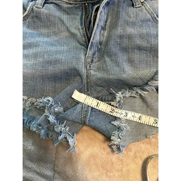 Gray Saks Fifth Avenue Jorts Size 29 Baby Shorts Lace Frayed Hem Jean Denim - Picture 8 of 12